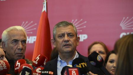 ‘Olmaz diyemiyorum’ diyerek duyurdu! Özgür Özel’den ihraç açıklaması